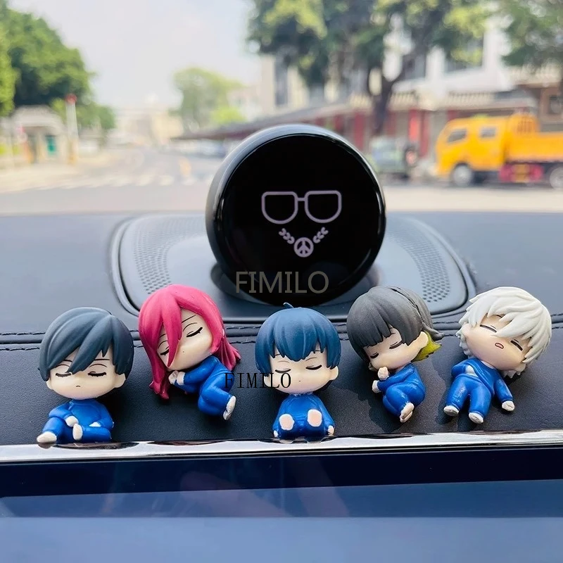 アニメ「ブルーロック」の伊佐木陽一とリンのフィギュアを参照して