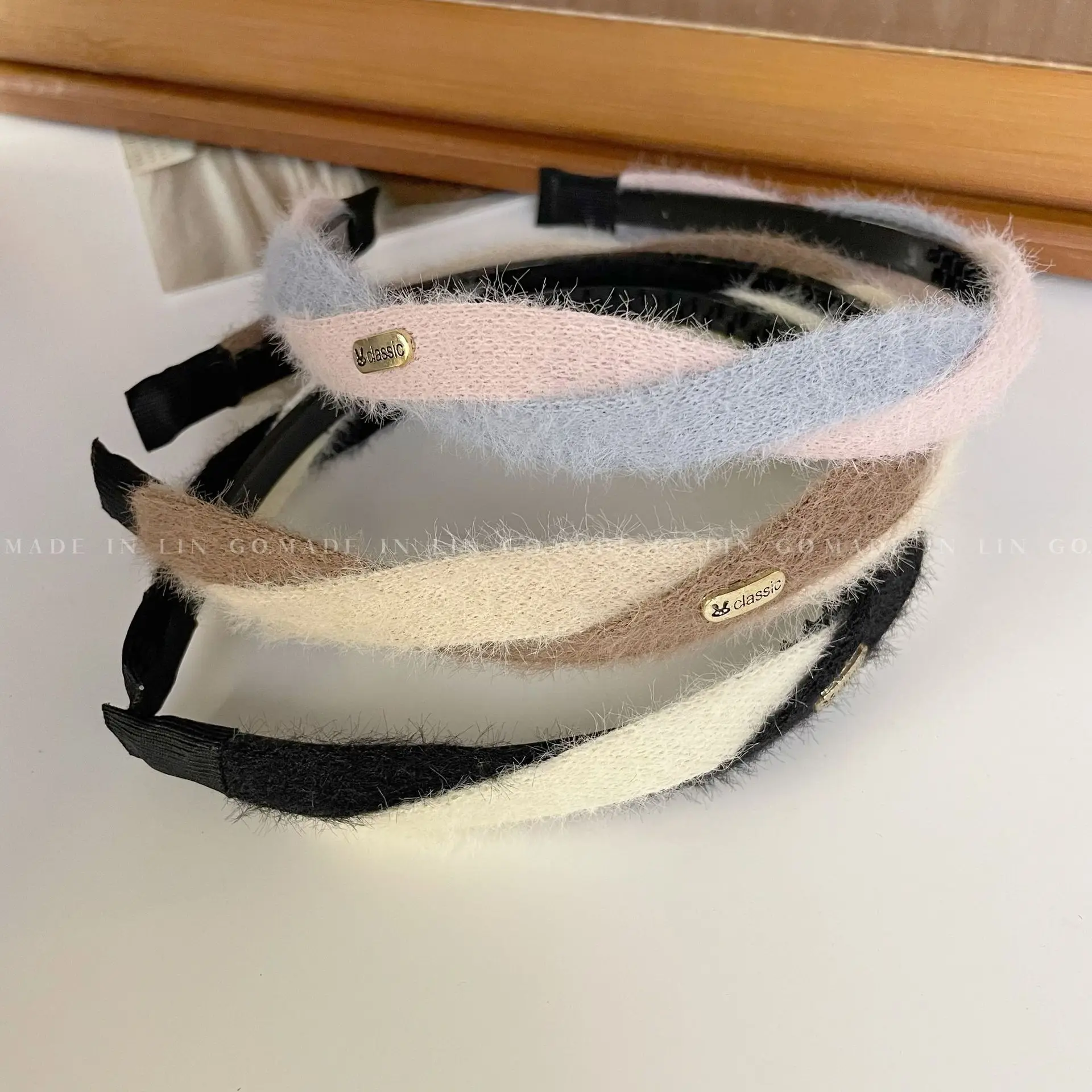 

Korean Autumn and winter simple color-blocked twist headband for Women British Academic Style Fashion Wool Hair Hoop Head Hoop