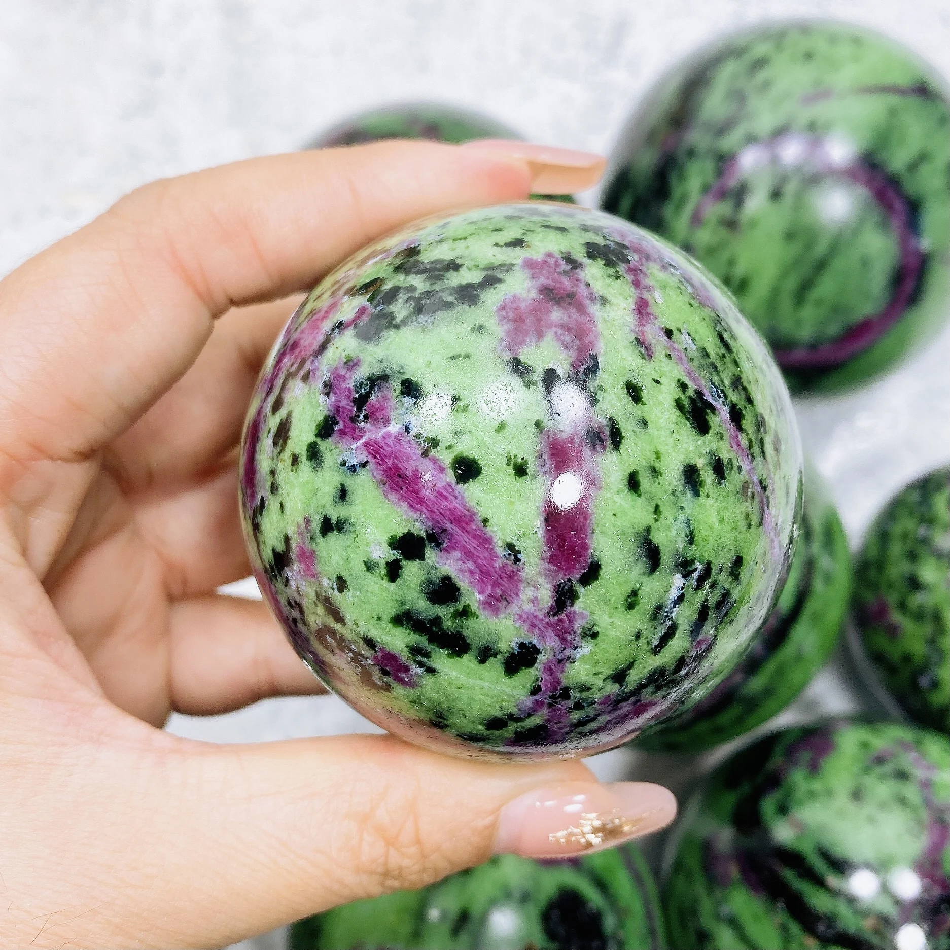 

Natural Ruby With Zoisite Sphere Ruby Gemstone Ball Polished Globe Massaging Reiki Healing Stone Home Decoration Gift souvenir