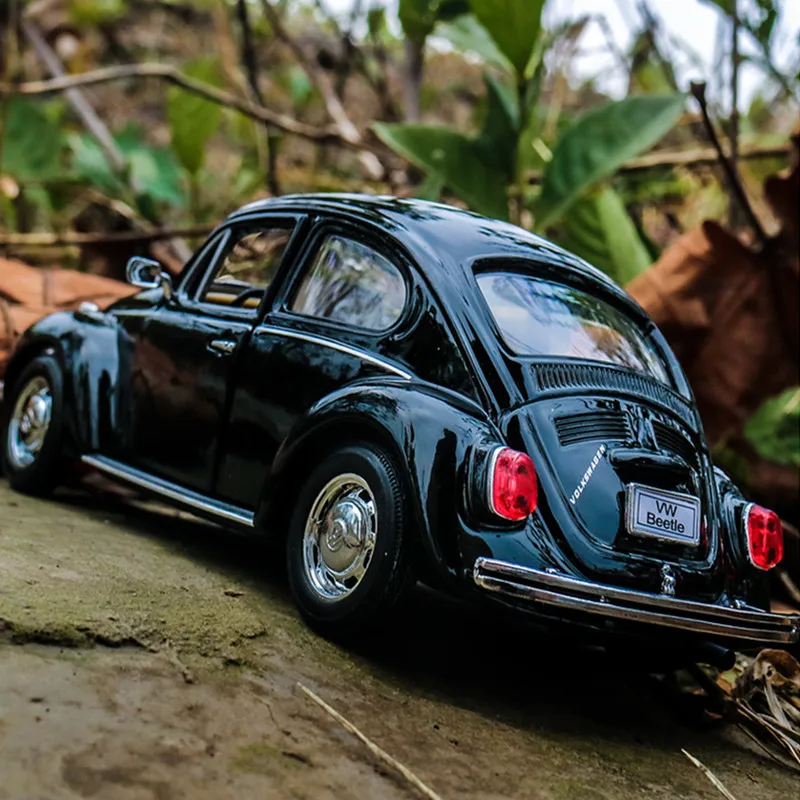 

Классическая модель автомобиля VW в масштабе 1:24, черная модель автомобиля из сплава, модель автомобиля, украшение, коллекция, Подарочная игрушка, литье под давлением