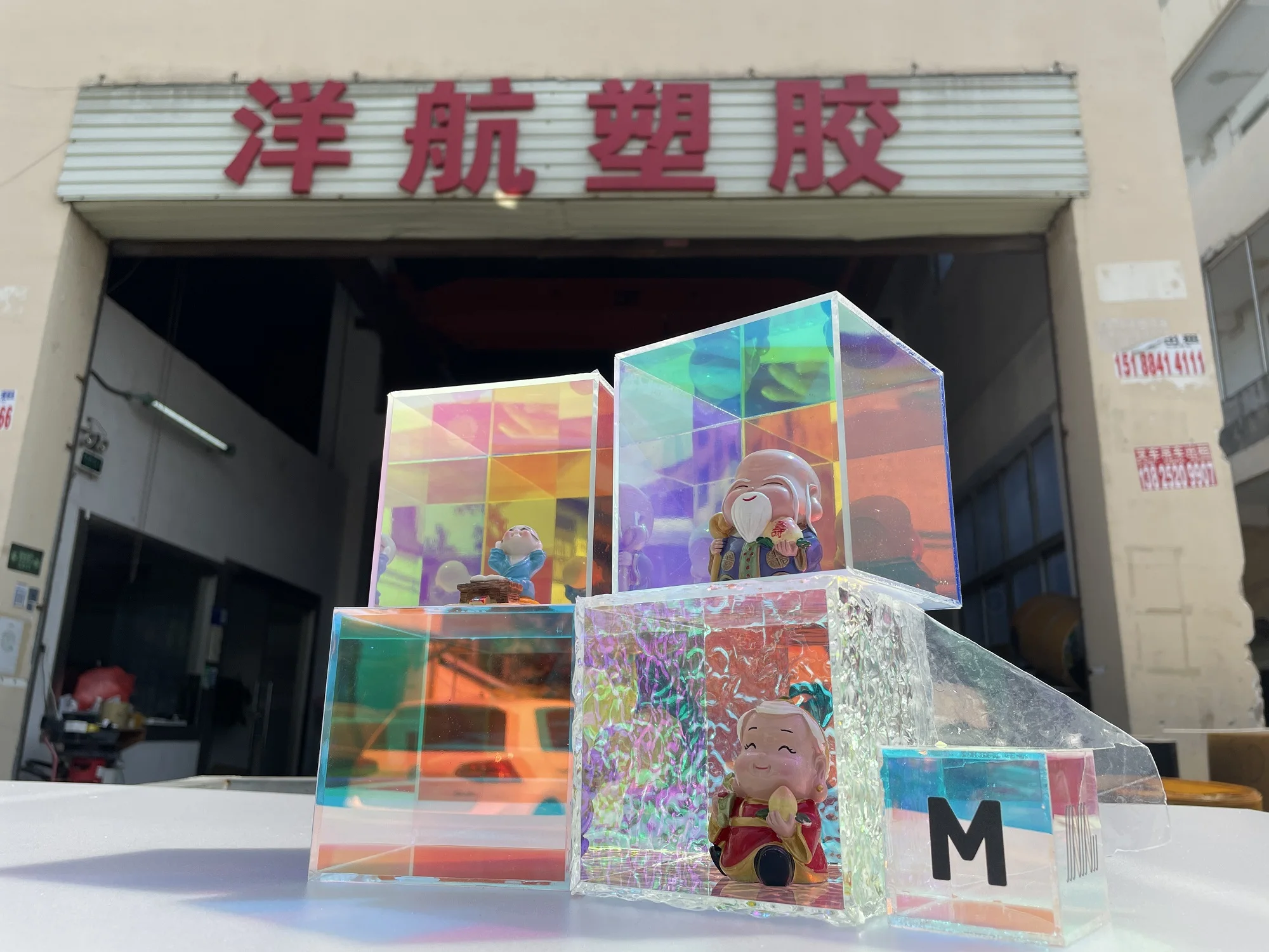 10*10*10CM Iridescent Rianbow Colorful Acrylic Display Box Cube for Game/Desk/Home Decor,Lovely Small Gift and Jewelry