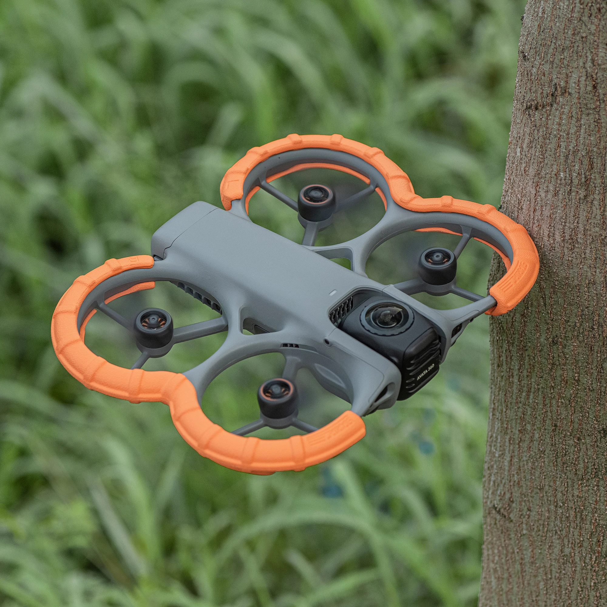 Détail de l'anneau anti-collision EVA orange pour DJI Avata 360, protégeant les hélices en vol