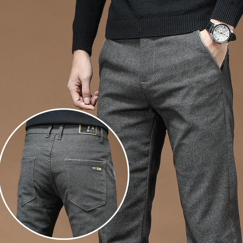 Pantaloni casual da lavoro dritti da uomo autunnali Tessuto spazzolato elastico Pantaloni slim fit morbidi e accoglienti Abiti maschili di moda coreana 2