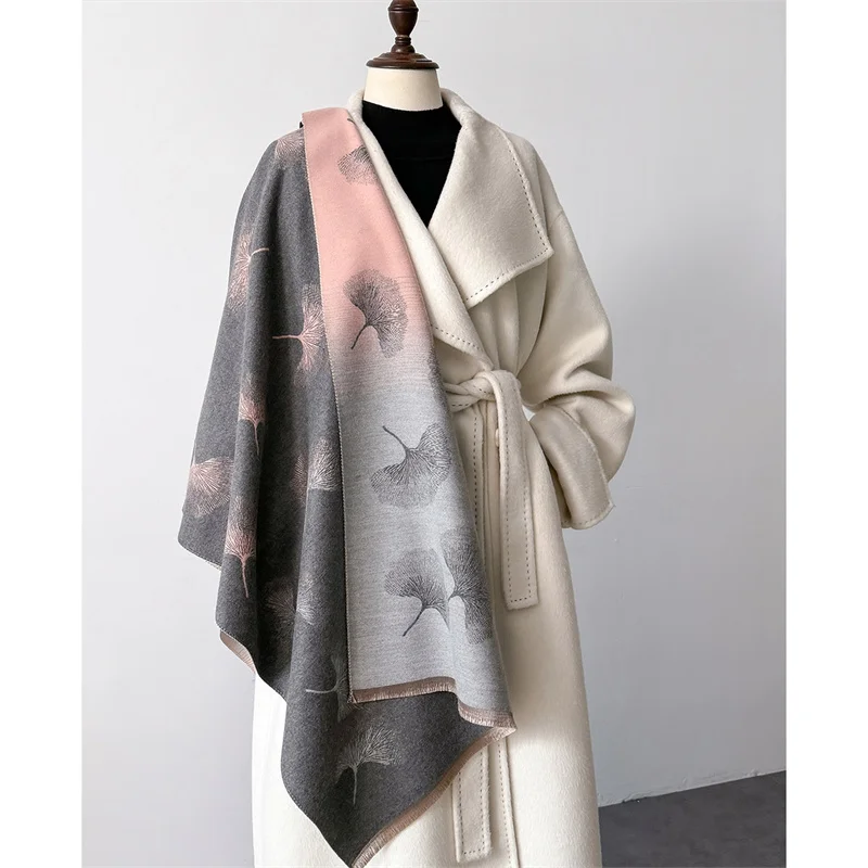 Sciarpa in lana ucraina, sciarpa floreale babushka slava, scialle etnico folk, stile boho chic moderno con classico design floreale senza tempo - Italia