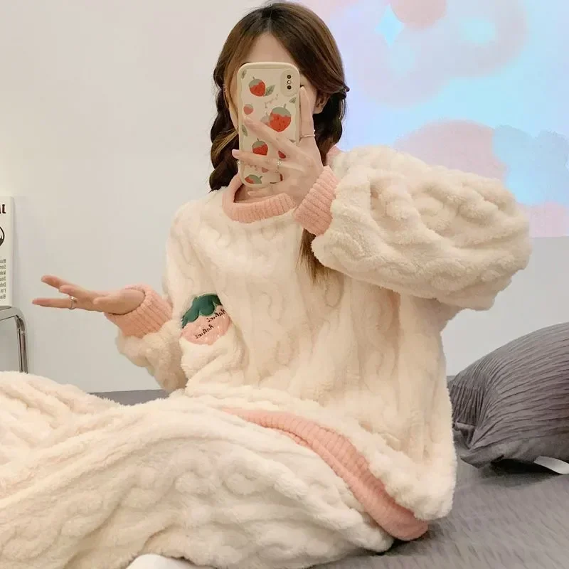 

2 Pajamas Winter Velvet Fleece Warm Sleepwear Korean Night Suit Wear Sleep Women Pant Strawberry Home Piiama Piece Fluffy Set