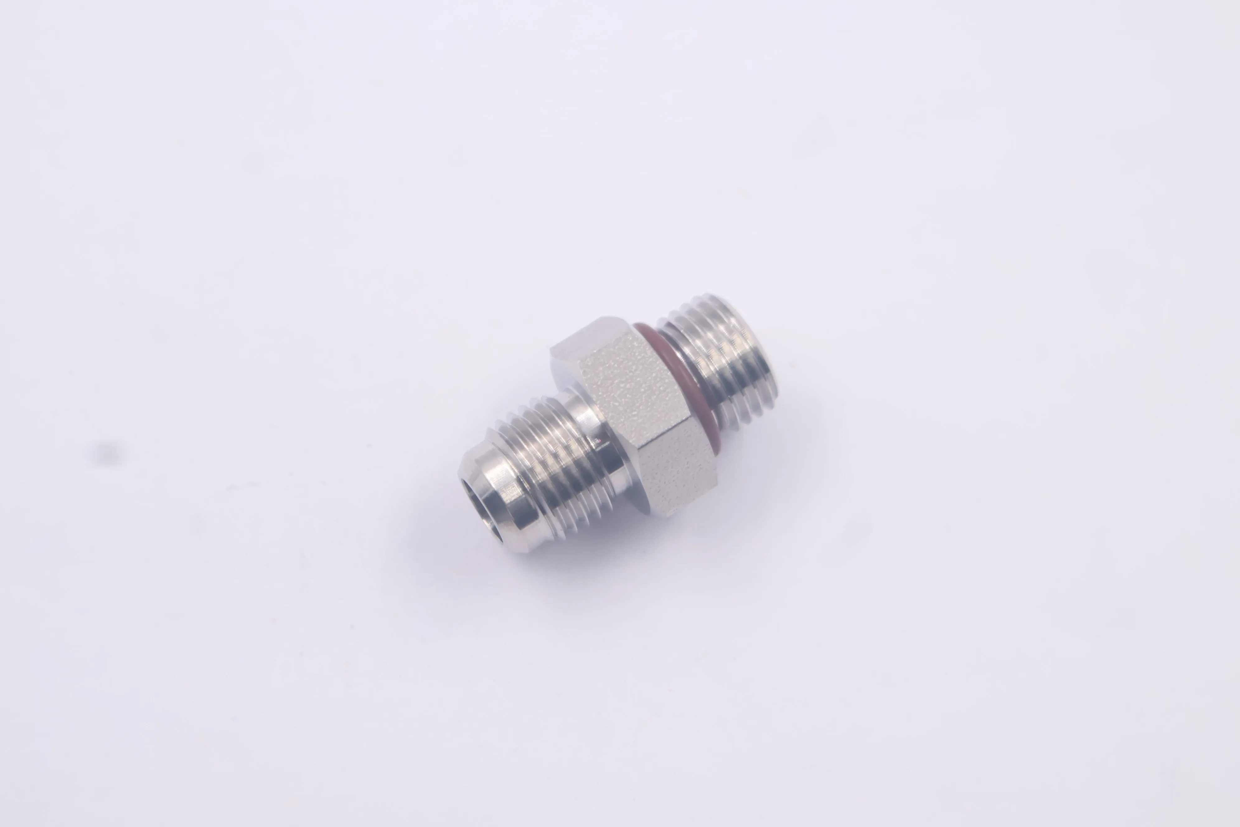 SS-4-SAE-1-4AN, Stainless Steel Pipe Fitting, Adapter, 7/16-20 Male JIC Thread x 1/4 in. Mal