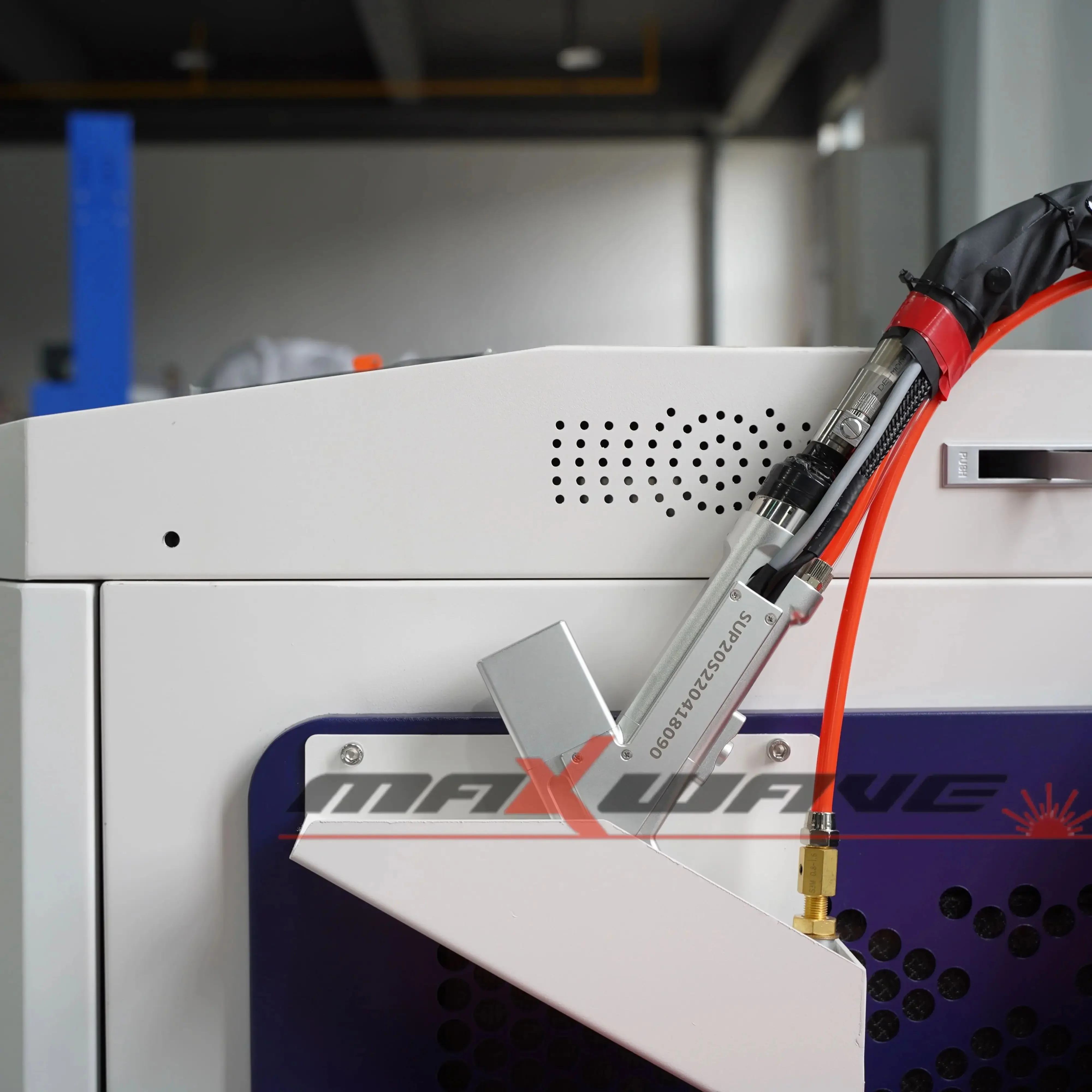 1500W Portable Small Fiber Laser Welding Cleaning Cutting Machine With JPT Max Raycus Reci Laser Source 4