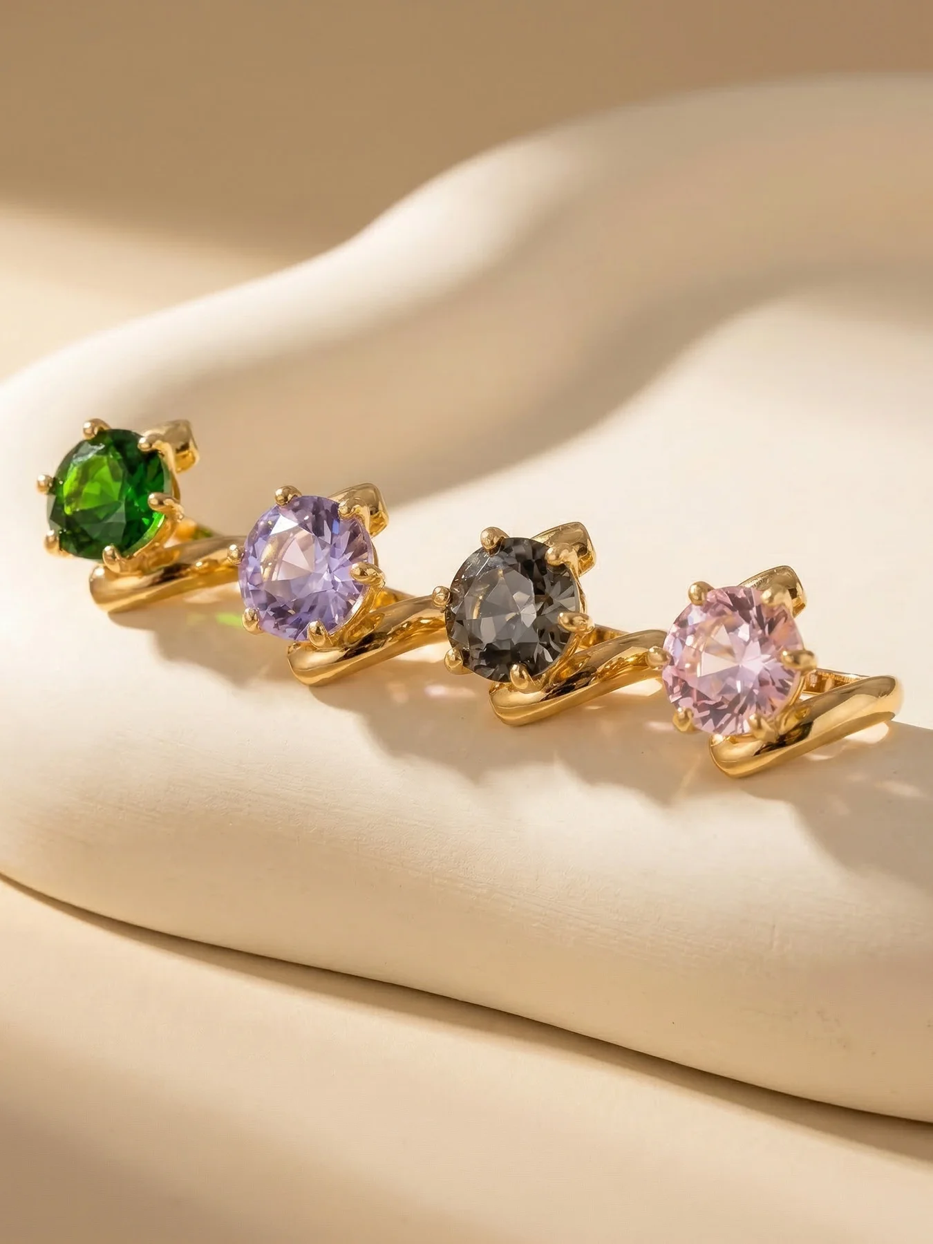 Statement-Spiraldraht-Ringe mit funkelnden großen Zirkonia-Edelsteinen, 18k vergoldeter Edelstahlring für Damen – Detail 9