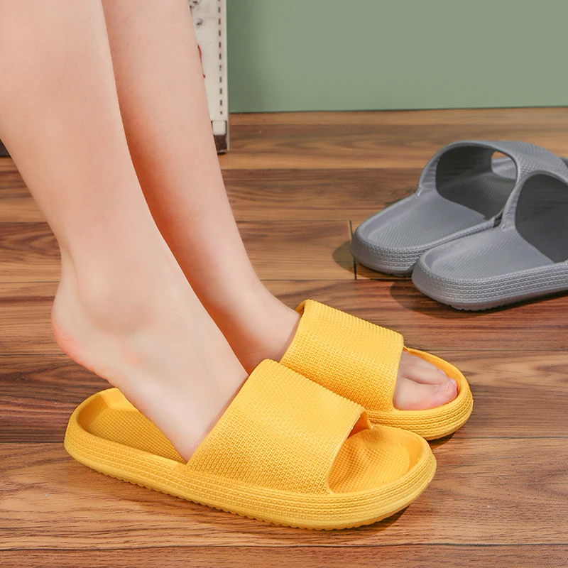 Women Breathable Non Slip Thick Soled Slippers