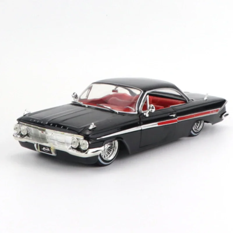 ✯ 1961 IMPALA CONVERTIBLE 1/24