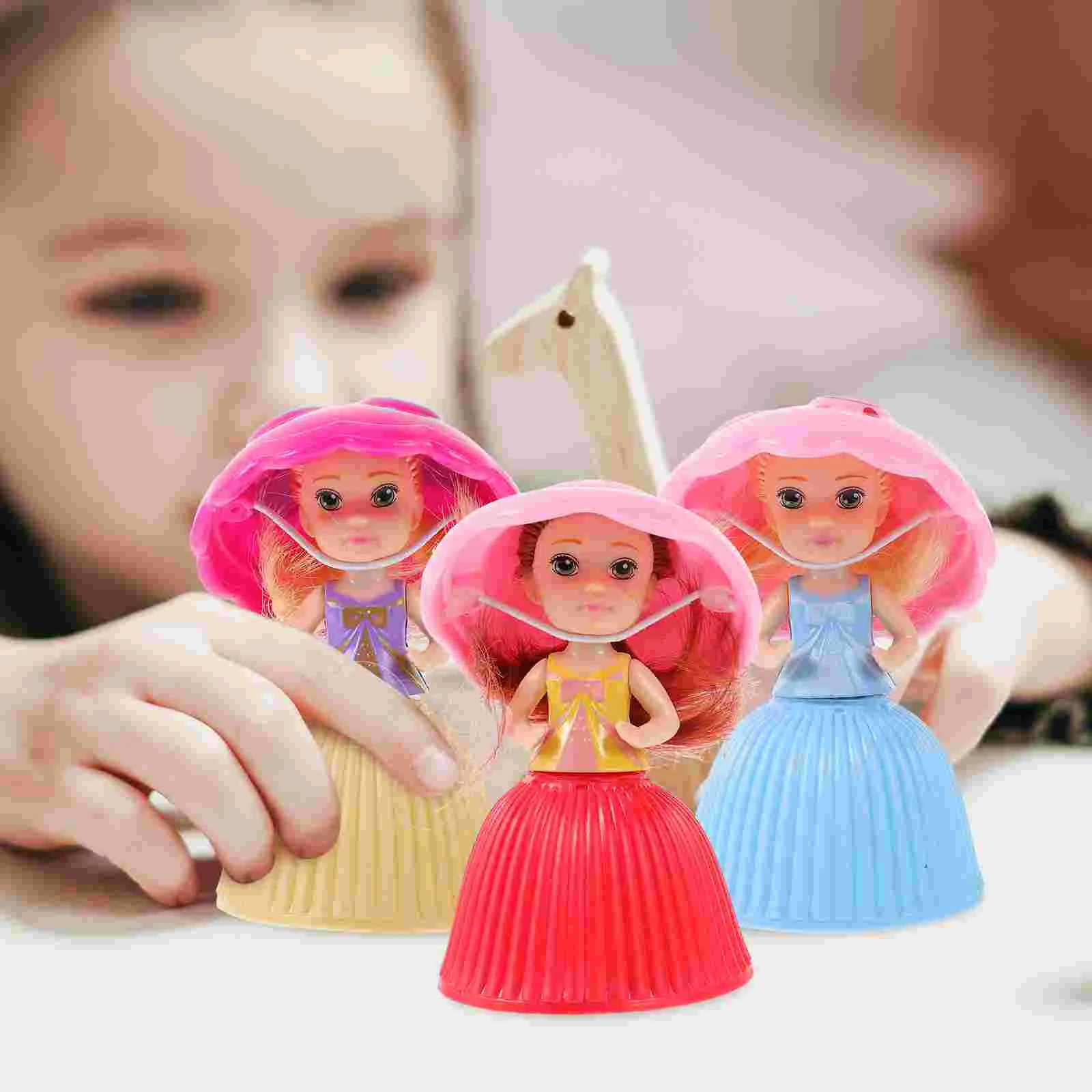 

6 pcs Mini Cupcake Surprise Cupcake Gift Toys (Random Color and Style)