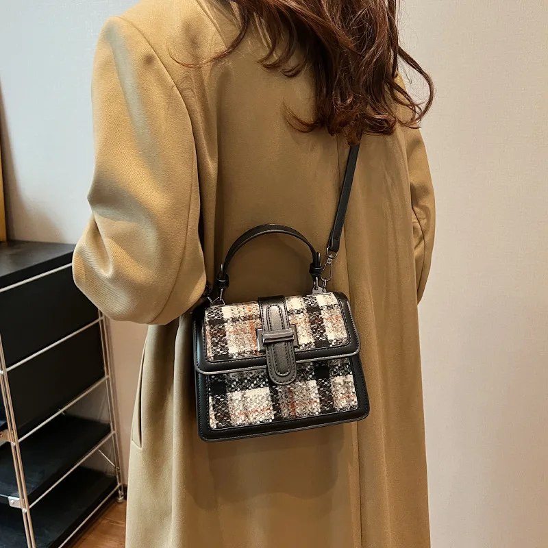2023 Winter New Luxury Designe Crossbody Bags For Women Classic Vintage Woolen Shoulder Purses Fashion Casual Female Handbags