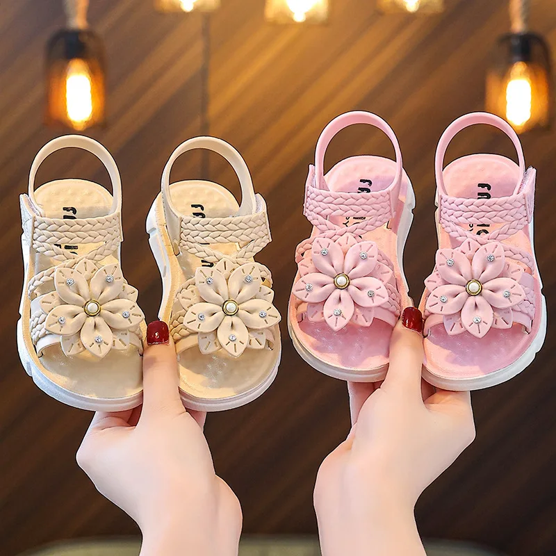 New children's sandal for summer, comfortable and breathable, with a soft anti-slip sole, designed for young girls, stylish beach...
