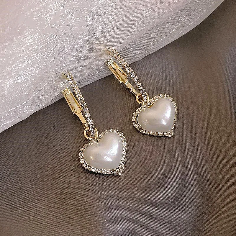 

Fashionable Ladies' Love Crystal Earrings Exquisite Ladies' Vintage Heart-shaped East Gate Earrings with The Same Temperament