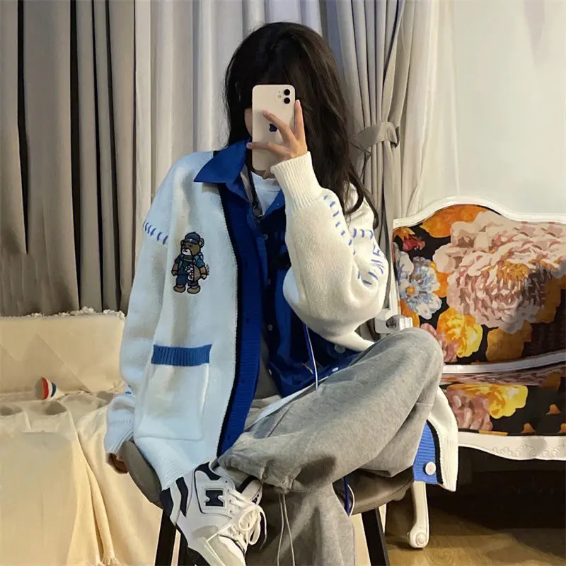 홍콩 스타일 레트로 레이지 베어 자수 대비 컬러 포켓 스웨터, 한국 버전, 여성 가을 겨울 니트 가디건