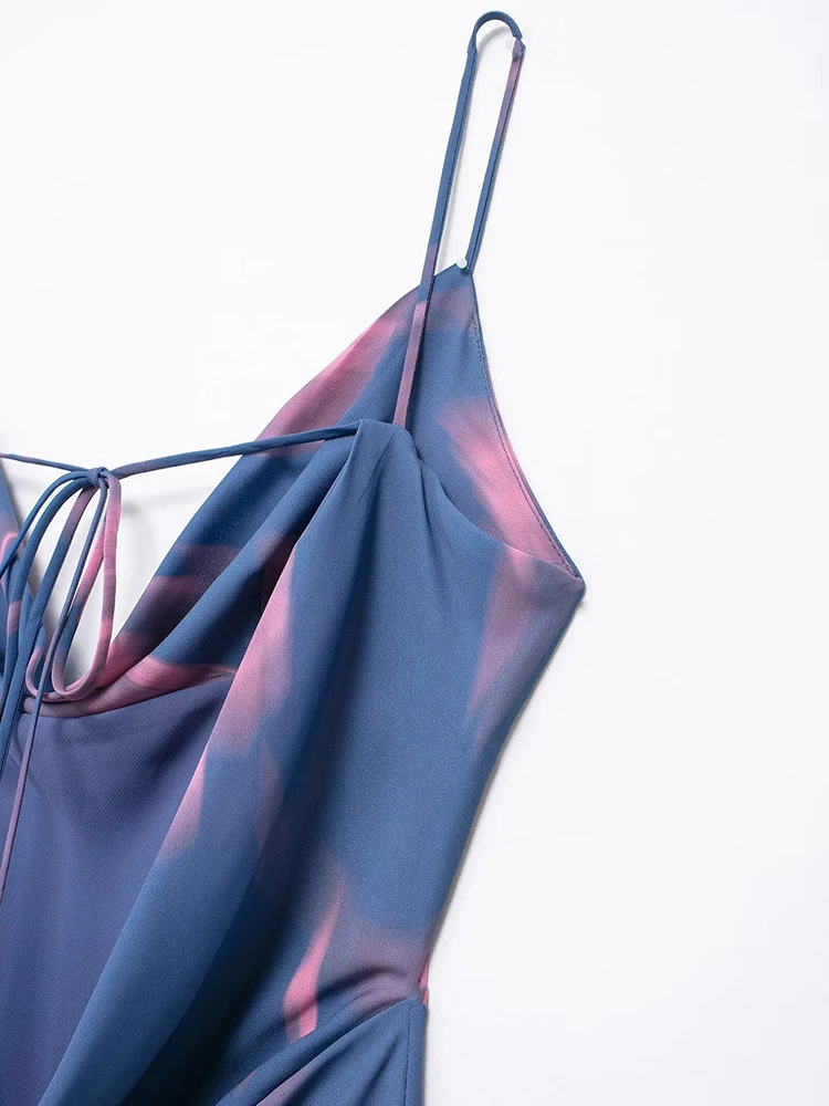 TRAF女性のプランジネックバックレスドレス花プリント