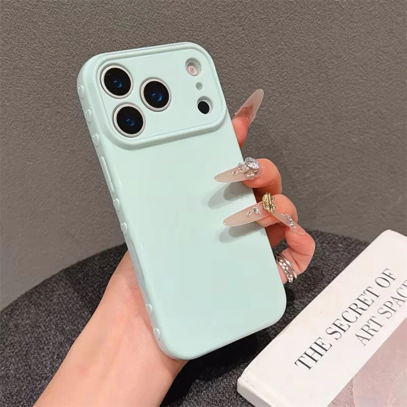 Heart-Shaped TPU Phone Case in Solid Color Silicone