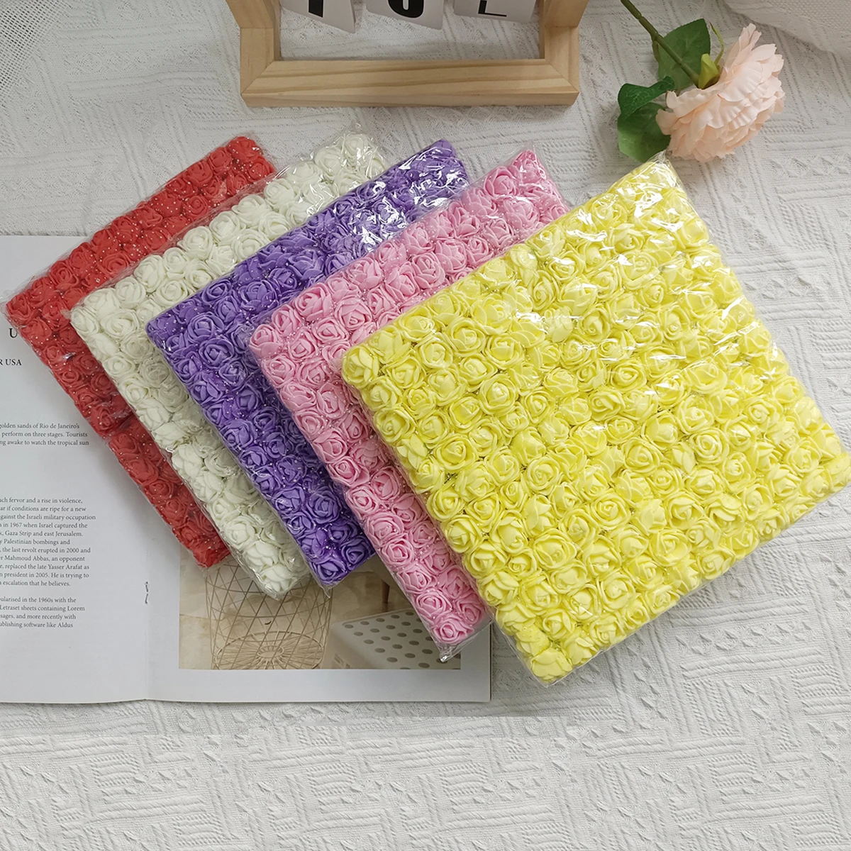 144 stücke 2 cm Mini Künstliche Blumen Köpfe Mit Spitze Schaum Bär Rose Bouquet Für Hochzeit Wohnkultur DIY Weihnachten Kranz geschenke Box Dekor
