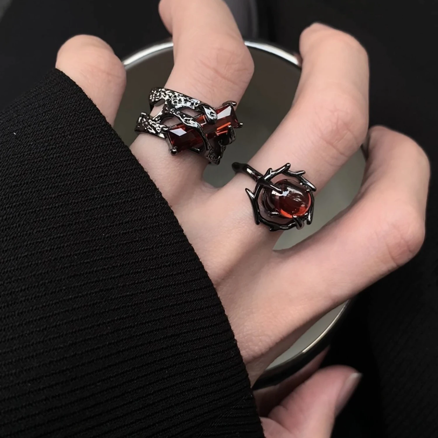 Bijoux vintage de style rétro punk rubis de style mode 2025, bague en cristal noir, pendentif géométrique, doigt ouvert, 1 pièce._voghion.com