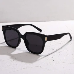 Chic Oversized Vintage UV400 Sunglasses - Women's Fashion Sun Shades for Outdoor and Beach Adventures (As Picture)