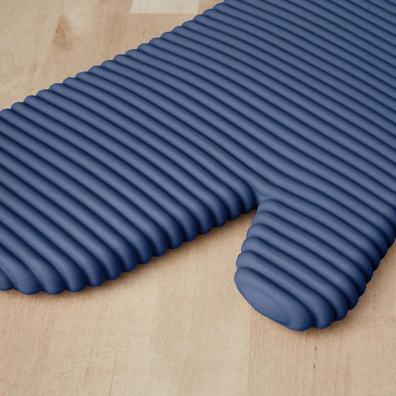 Ribbed Soft Silicone Oven Mitt Set, Blue Willow 2 Count , 7.5"x13"