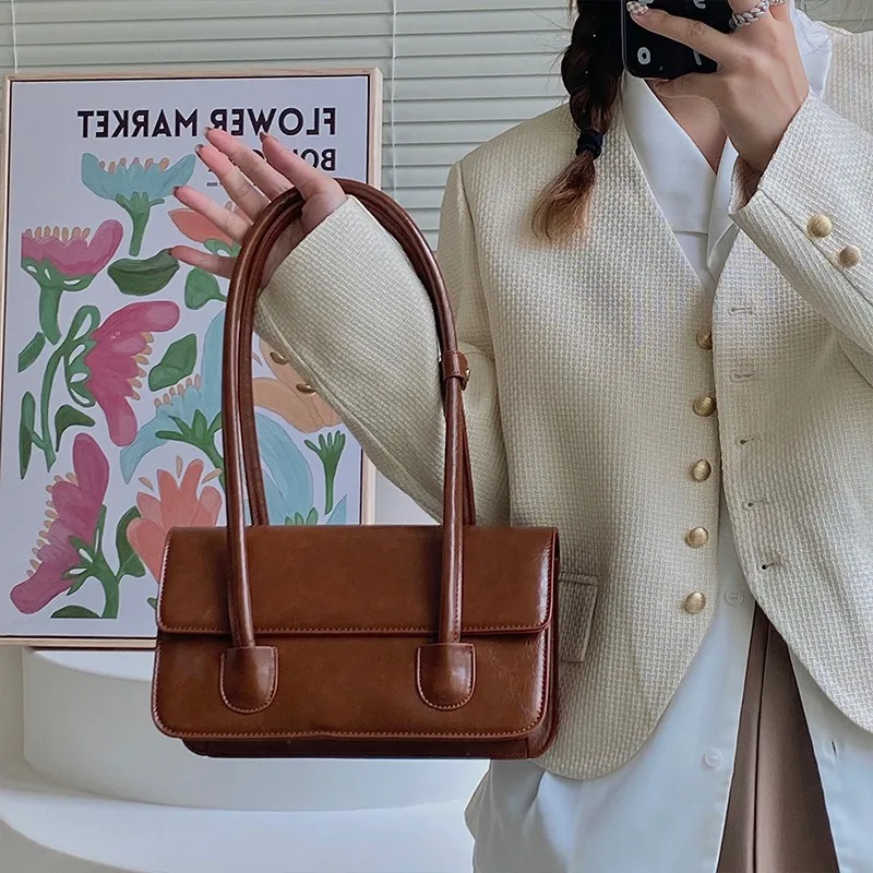 

Niche design brown underarm bag women's new fashion oil wax leather messenger hand bill shoulder bag trend Hot Sale
