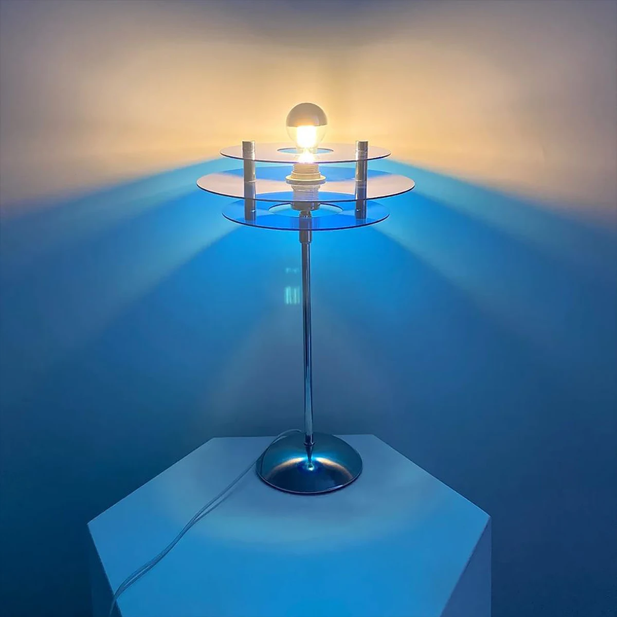 Bauhaus-inspired Retro Aura Lamp