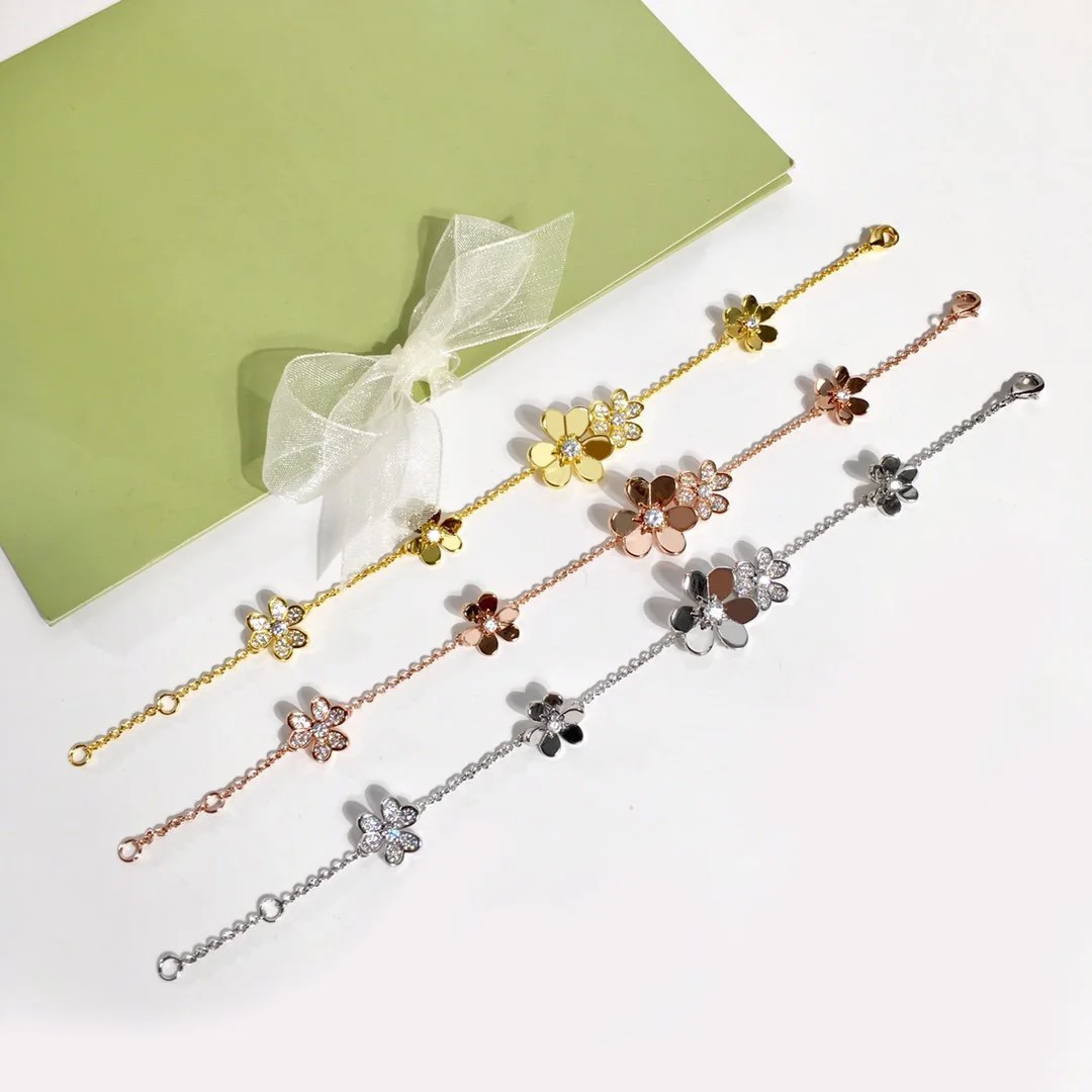2022 Hot Trend Trefoil Diamond Bracelet Everyday Wear, Party, Birthday Golden Colored Gem  Gold Plated Brass