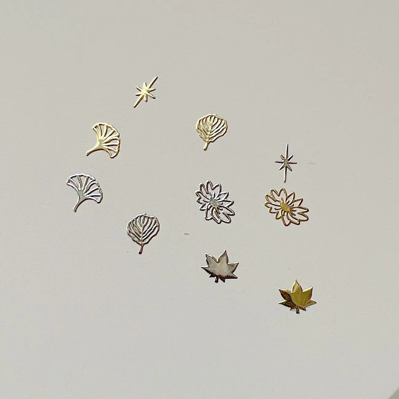 Approx. 1000pcs/bag Silver/Gold Star Maple Gingko non-adhesive Soft Metal Sticker Nail Art Decoration M45