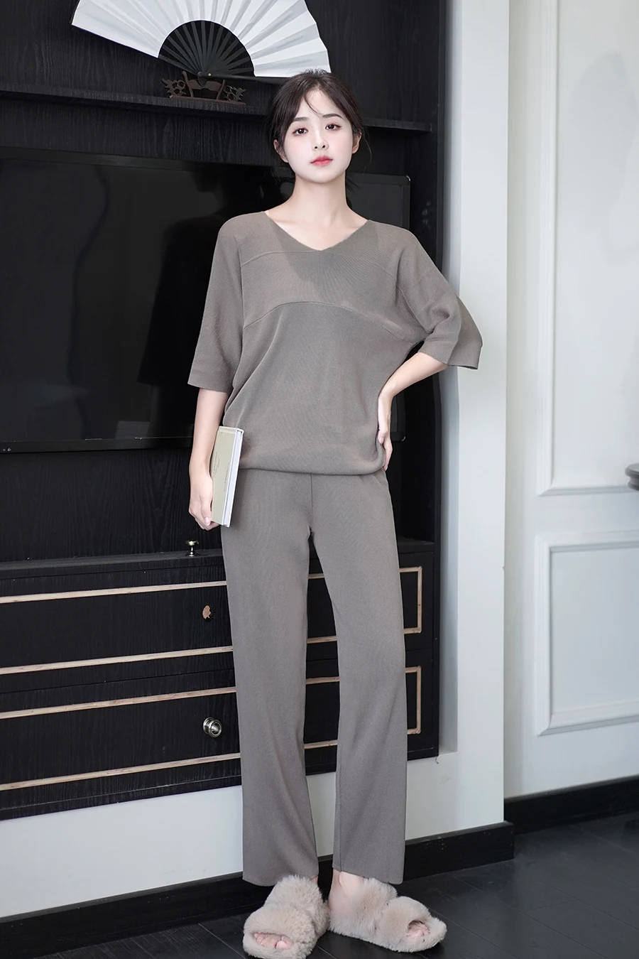 

Модный вязаный комплект из двух предметов в Корейском стиле, Женский Повседневный Свободный пуловер с V-образным вырезом и рукавом до локтя и брюки с широкими штанинами, женский спортивный костюм