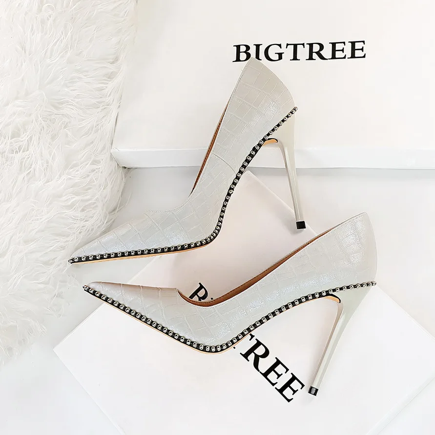 BIGTREE Women High Heels Studded Rivets Bridal Pumps Lady Fetish Retro Stone Pattern Stiletto Heels Scarpins Sexy Party Shoe