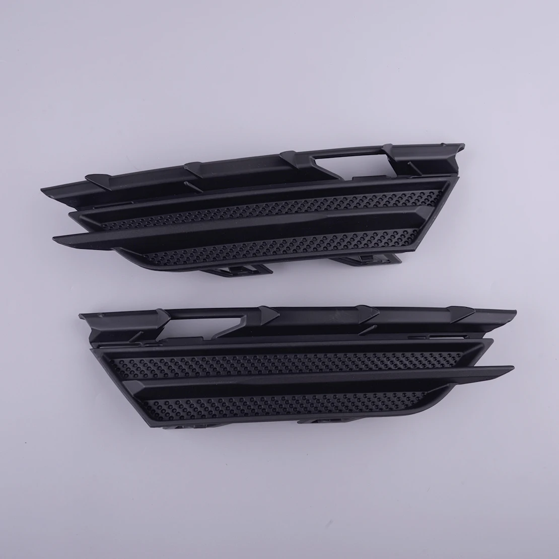 

EJ7Z17E811AA EJ7Z17E811BA 1 Pair Front Bumper Fog Light Bezel Cover Grille Insert Lamp Trim Fit for Lincoln MKC 2015-2018 2019