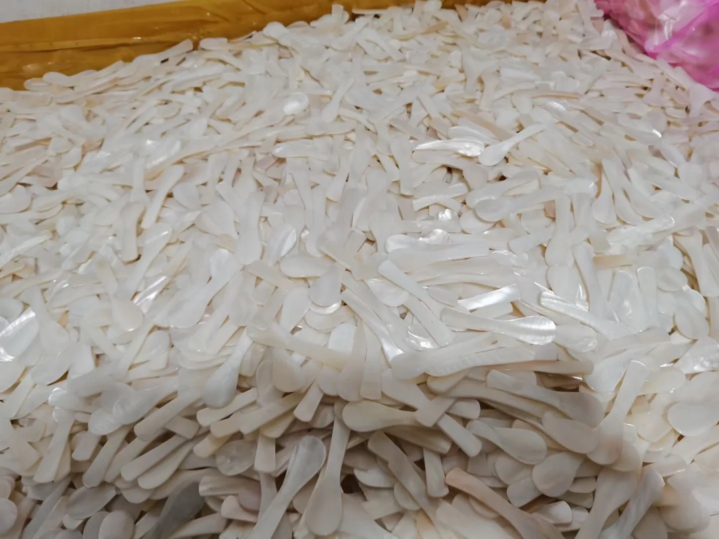 Wholesale 100 PCS Caviar Spoons Mother of Pearl MOP Caviar Spoons Natural Pearl Shell Tiny Spoons for Caviar Desserts Salt