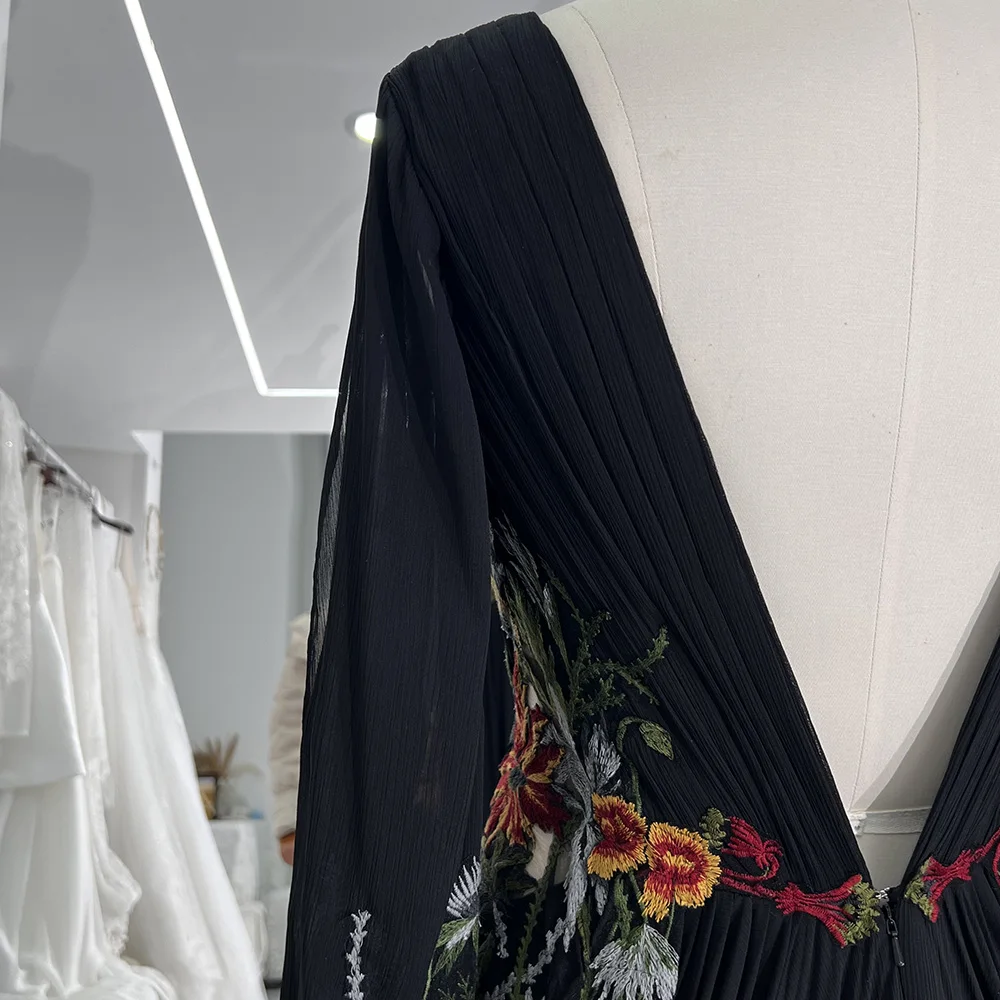 Mryarce Schwarzes Brautkleid mit langen Ärmeln, A-Linie, farbige, mit Blumen bestickte Brautkleider – Detail 4