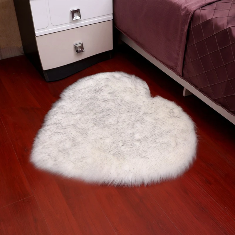 

Heart-shaped Plush Rug Carpet Decorative Plush Art Table Mat