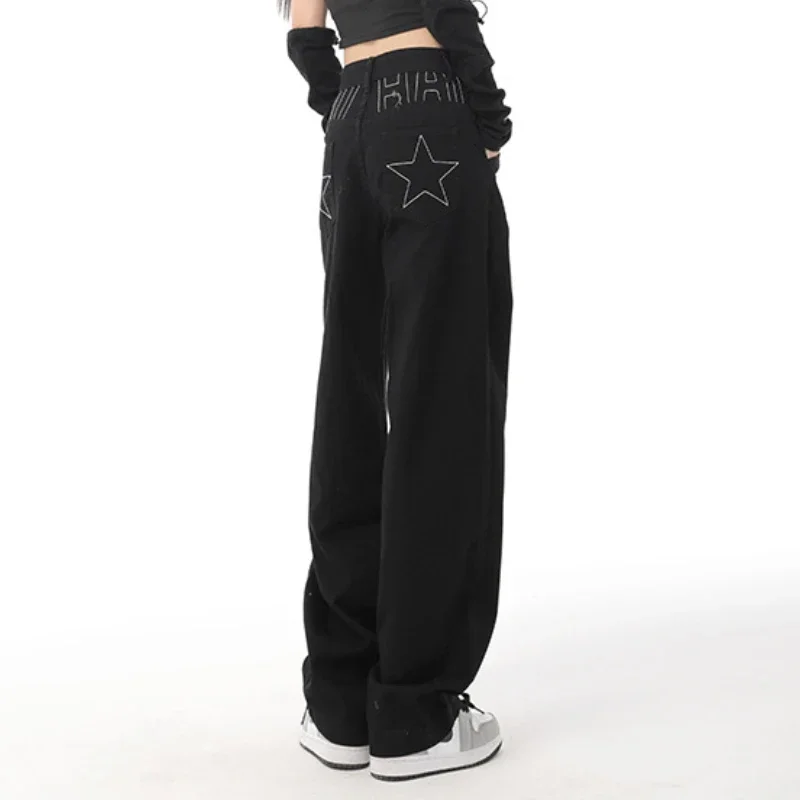 Рисунок 5 - Женские черные джинсы с вышивкой и низкой талией