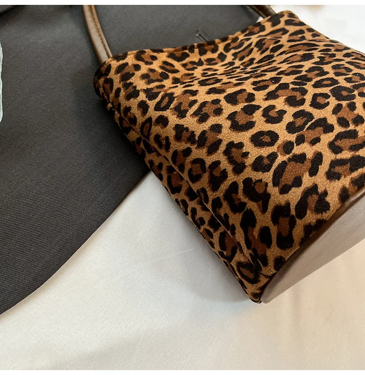 Neue Frauen Kleine Umhängetasche Koreanische Minimalistischen Maillard Wildleder Umhängetasche Retro Leopard Print Mini Eimer Tasche – Detail 11