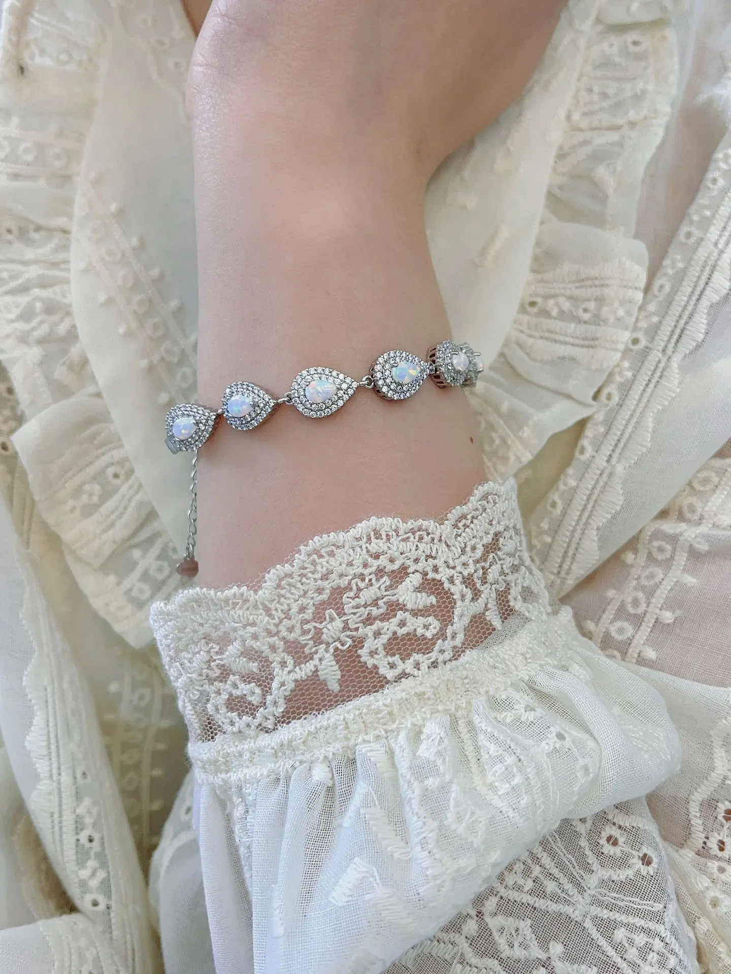 2023 Hot selling S925 Silver Droplet Bracelet with Double Ring Diamonds and White Opal Simple Handicraft Fashion Bracelet