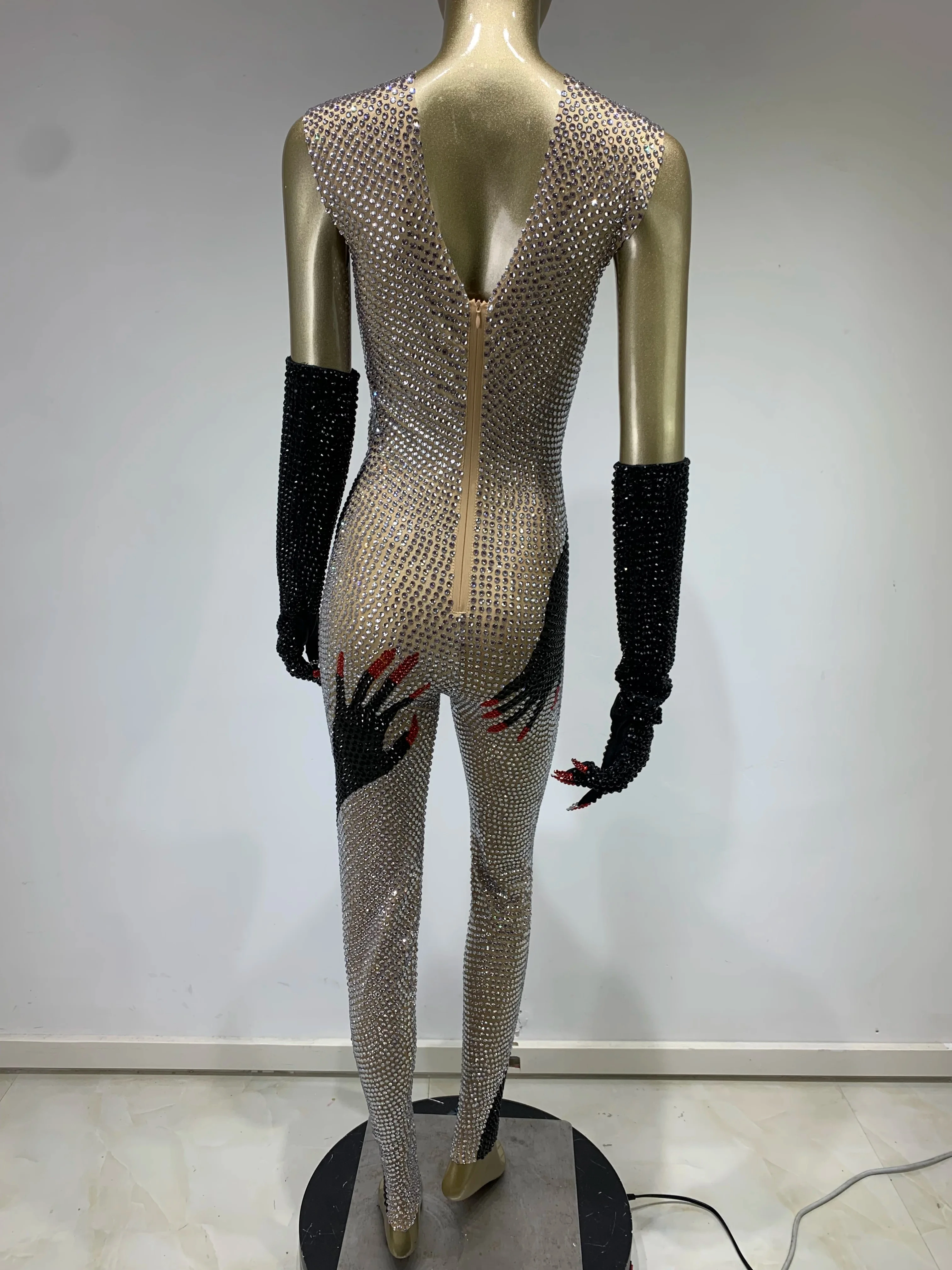 Рисунок 6 - Женский соблазнительный комбинезон 2023 года