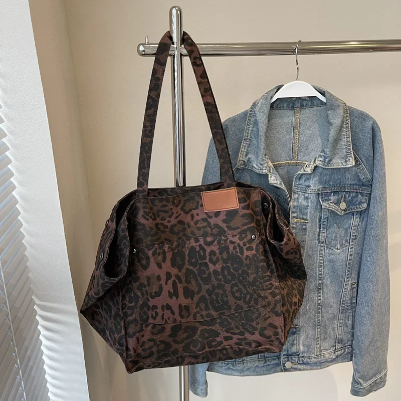 thumbnail image 1 of Bolso de mano retro de gran capacidad con estampado de leopardo para la axila, bolso de mano para el trabajo, bolso de hombro versátil, otoño e invierno, 2024, 1 of 5