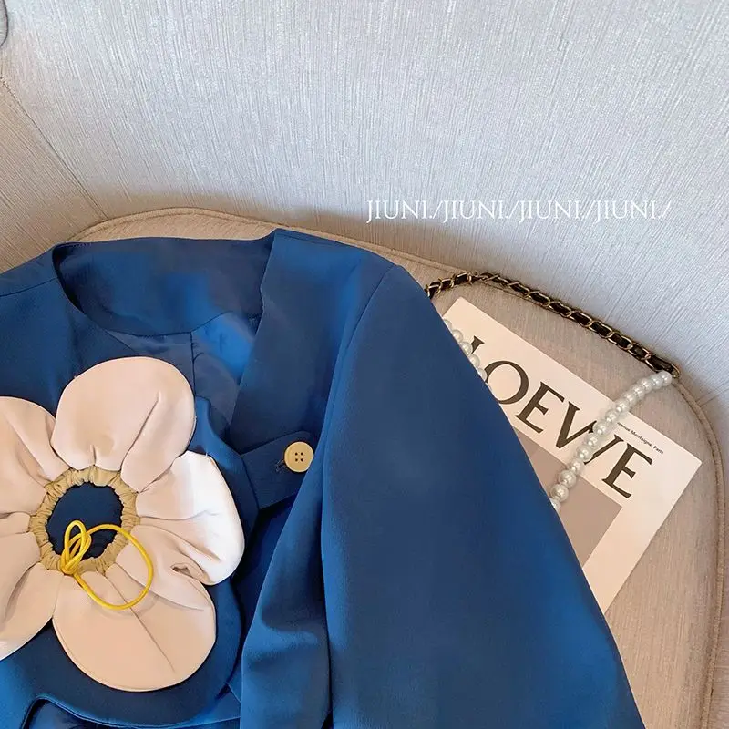 Design sense three-dimensional flower small fragrance short jacket for women's spring new sweet and fashionable top
