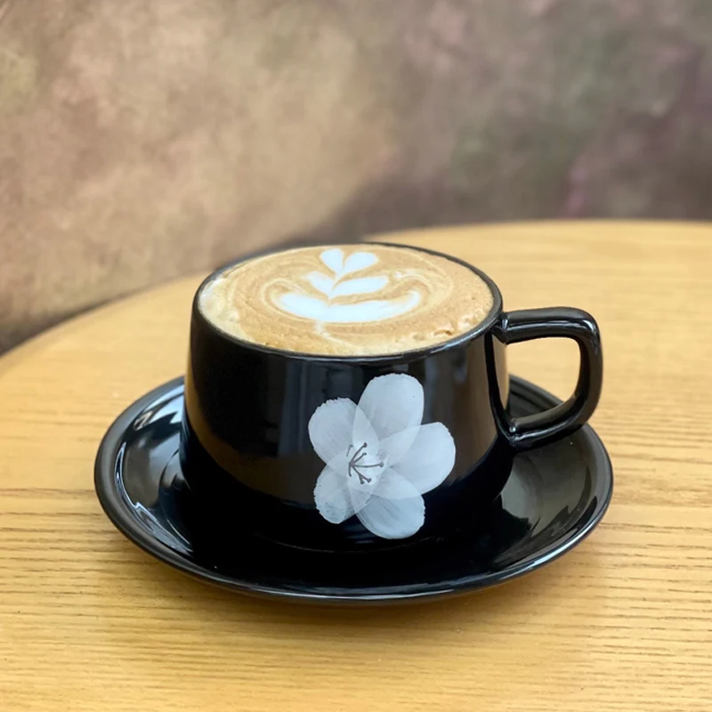 창의적인 꽃무늬 귀여운 컵, 가정용 사무용품 도자기 물컵, 미니멀리스트 스타일 커피잔과 접시 세트