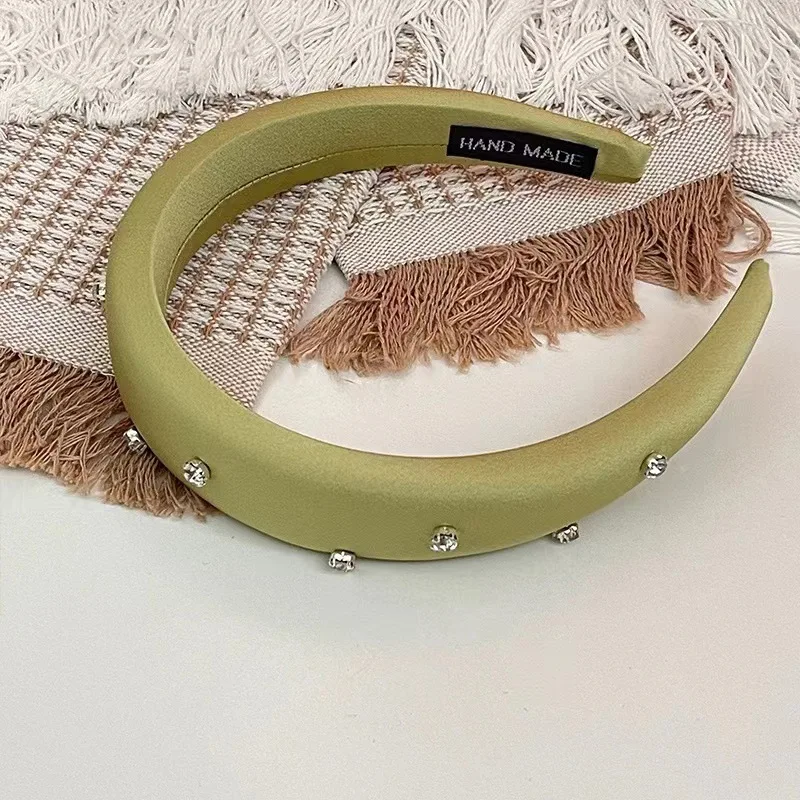 Glitzernde Kristall-Satin-Stirnbänder für Frauen, mehrfarbiges handgefertigtes Haar-Accessoire, rutschfestes Haarband für Alltags- und Party-Outfits. – Detail 3
