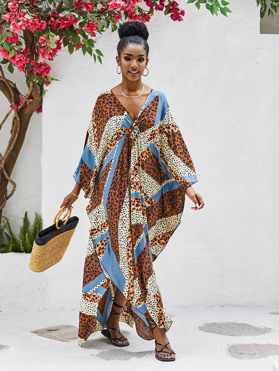 

2023 Bohemian Chest Crochet Kaftan Women Beach Cover-up Robe Sexy V Neck Maxi Dress Woman Swimsuit Cover Up Tunic Beachwear