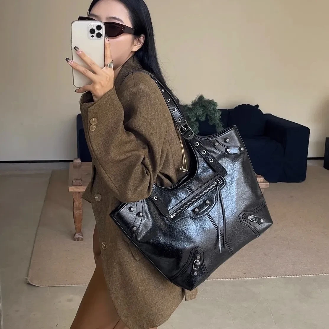 Punk Cow Cool Hand Bag Heavy Industry Retro Rivet Bag Bags New Trendy Tote Women's Handbags Shoulder Large Capacity