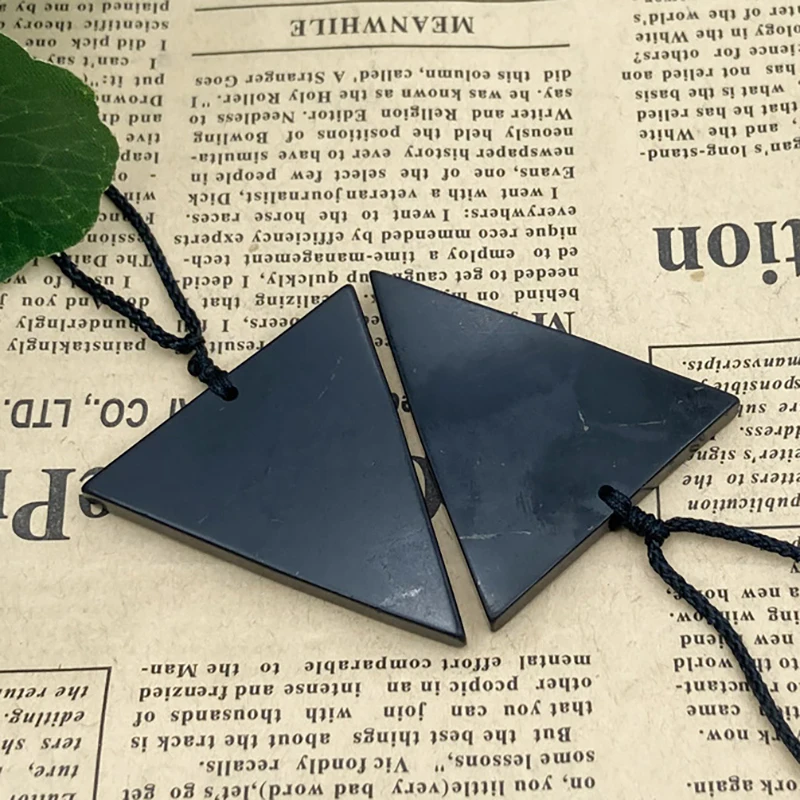 High Quality Wholesale Shungite Reverse Triangle Pendant Conductive Energy Gift for Decoration & Healing