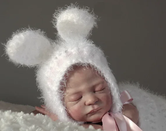 

Детские шапки для новорожденных, ручной работы