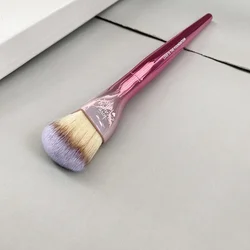 Heart - Shaped Flawless Foundation Brush - Pink Beauty Tool (Love is Beauty)