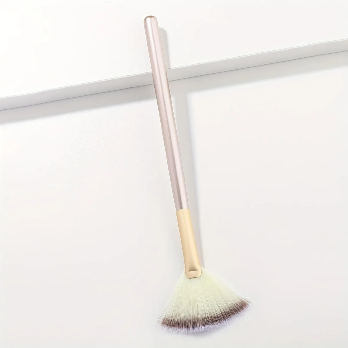 1pc Fan Shaped Highlight Brush Contour Brush Blending Highlighter Makeup Brush Face Loose Powder Brush Cosmetic Beauty Tools 5