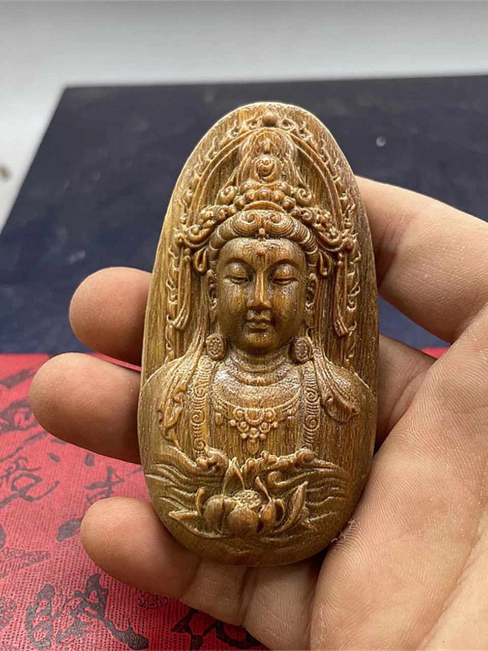 녹색 백단 불교 Guanyin 수제 조각 섬세한 자동차 매달려 장식 마스코트 축복 손 조각 공예품